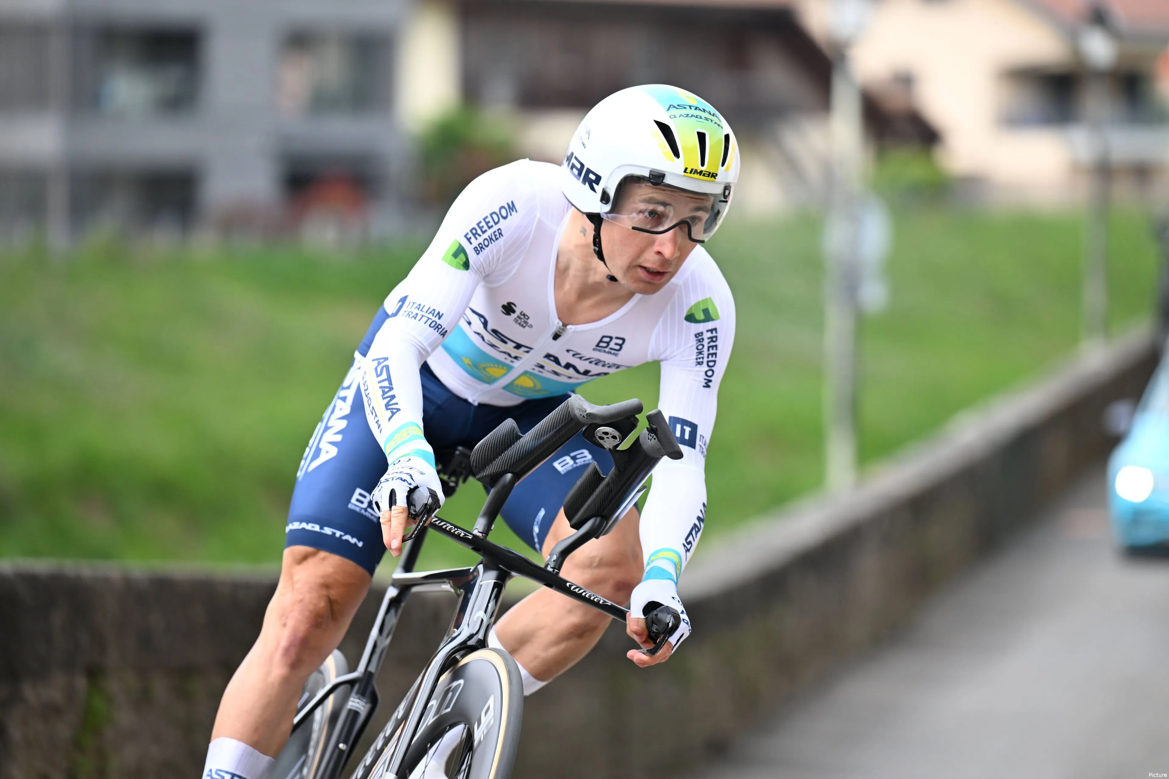 Maillot cycliste Ale Performance Fit taille M signé Lutsenko